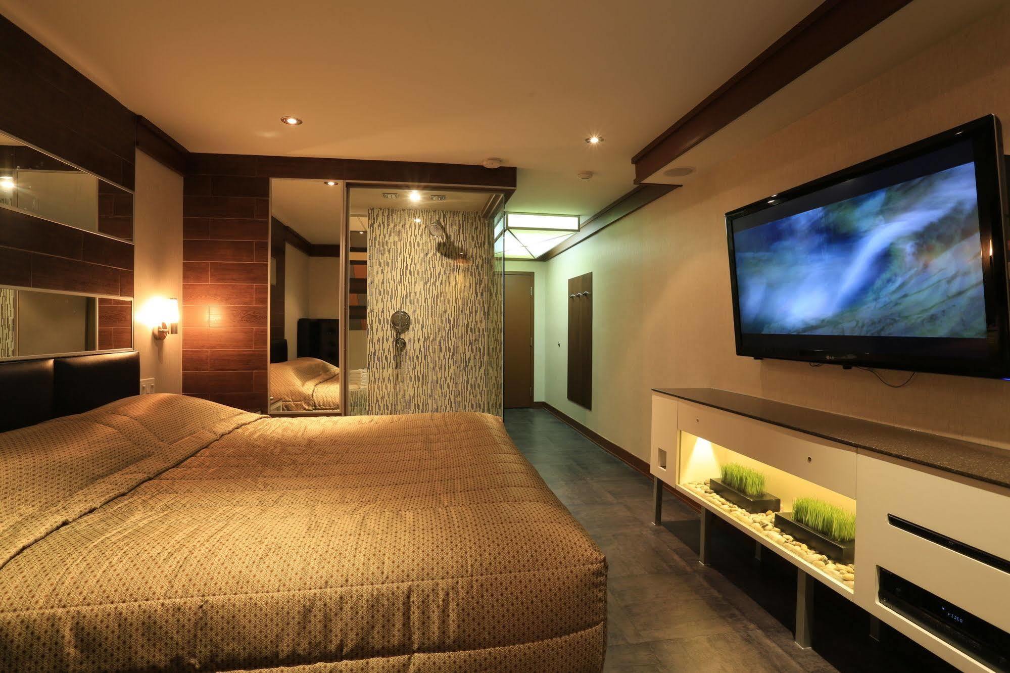 מונטריאול Hotel Le Chablis Cadillac מראה חיצוני תמונה